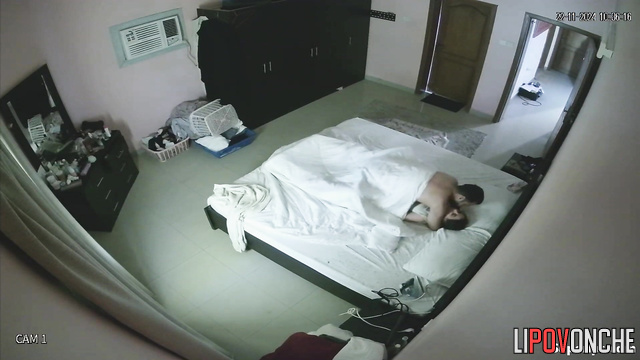 Brunette losing her virginity right now, live video
