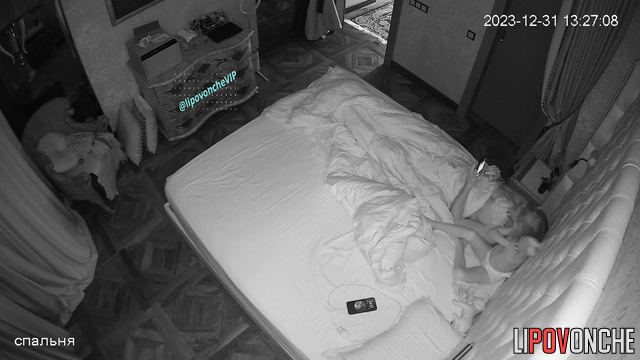 They spend their time peacefully / live camera
