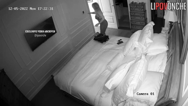 Besties having fun in the bedroom (before a party)