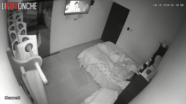 Live face sitting in the bedroom, girl loves it