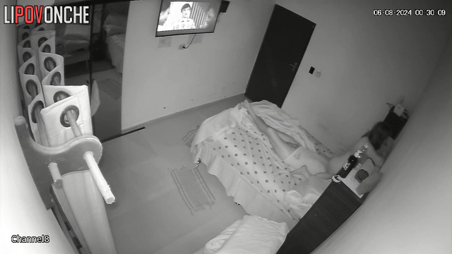 Live face sitting in the bedroom, girl loves it