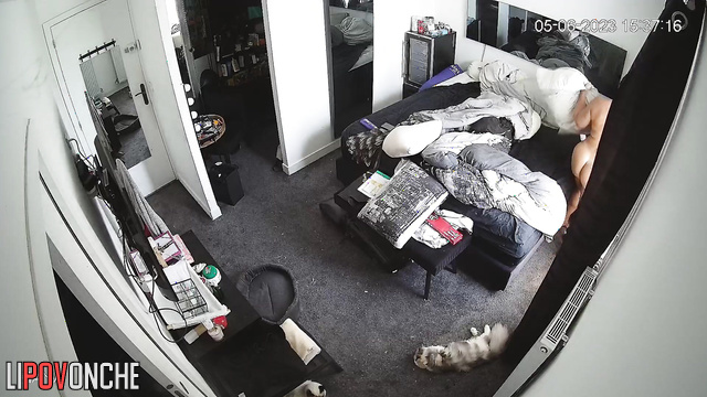 Chunny brunette dreaming about dirty sex with stranger