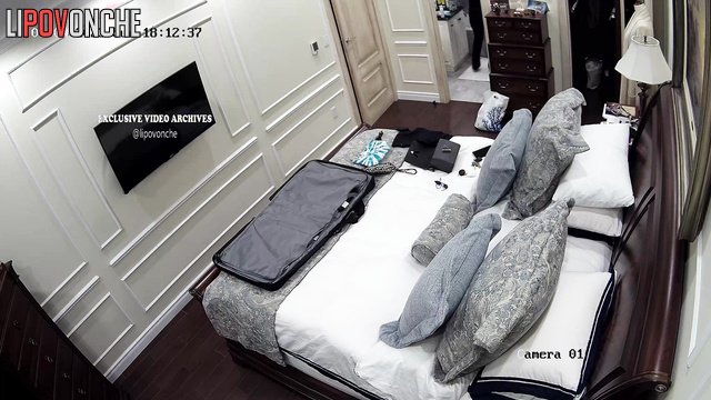 Blonde is going on a romantic trip with rich lover