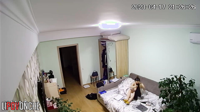 Tiny babe wants to cum sweet with her new sex toy