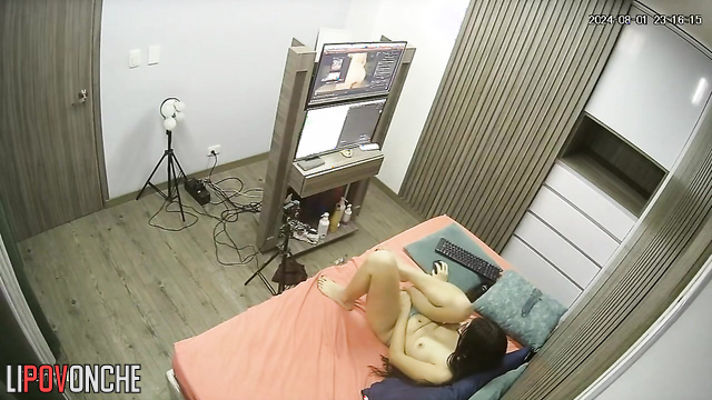 Webcam slut masturbating right now (she is working)