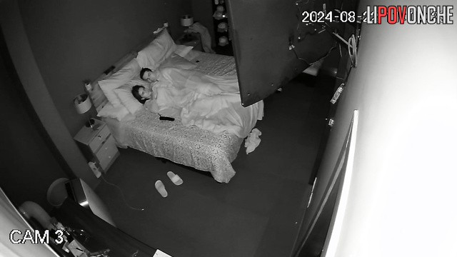 Brunet fucking her lazy under the blanker - night tape