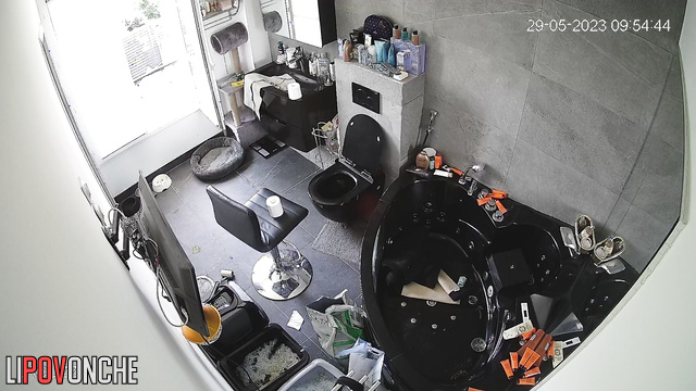 She peeing and missing cool cunnilingus, live video