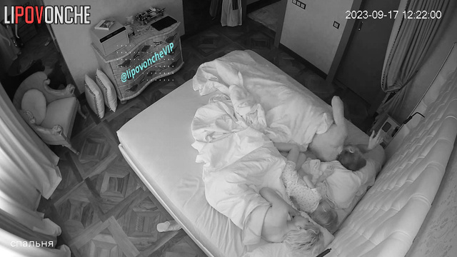 It was a simple day of this strange family (live video)