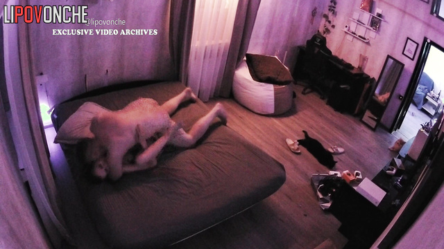Oral sex on the dirty sheets (bedroom live video)