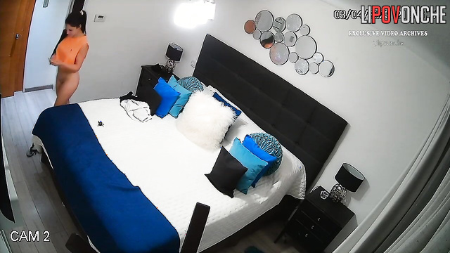 Bitch chatting with her fucker without panties - hidden video