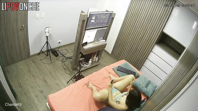 Sexy slut masturbating with a vibrator on camera