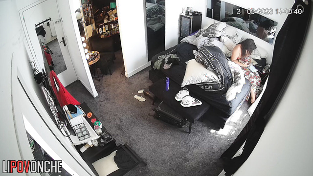 She gets dressed waiting for her fucker - hot video