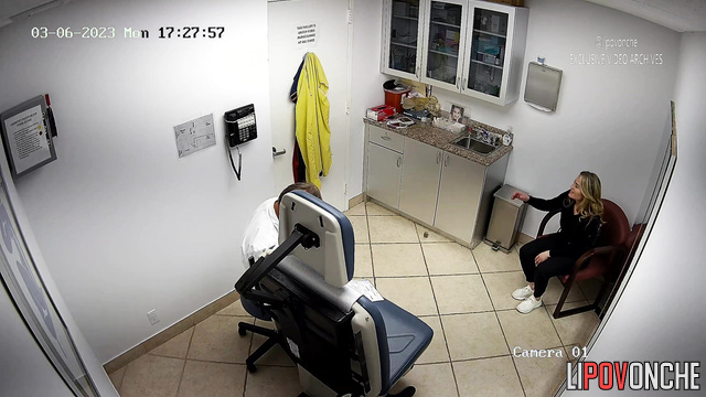 Blonde was at hot boobs appoitment (hidden camera)