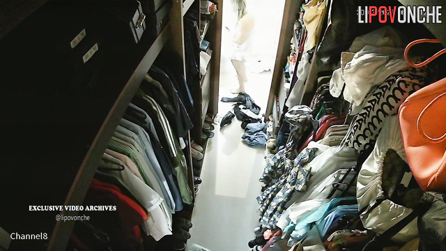 She waits for her boyfriend in the dressing room naked