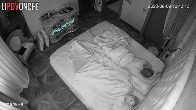 Secret camera reveals the beauty of hot, spontaneous love