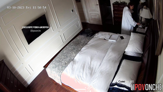 Girl in underwear is going to fuck with new neighbor