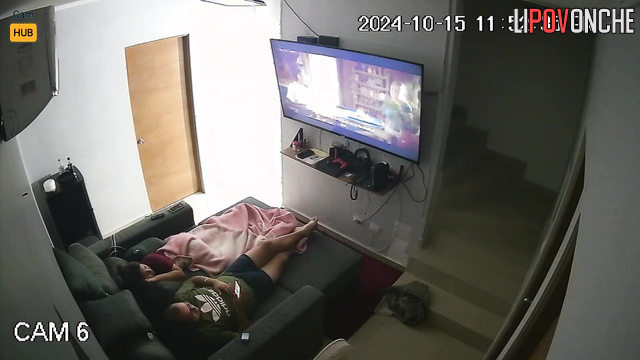 This babe loves it when he penetrates her - night video