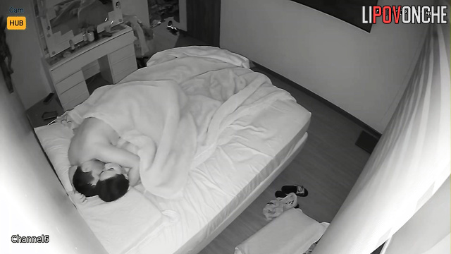 Pleasant arousal by a Colombian couple, ending with cum in the pussy of the chubby wife.