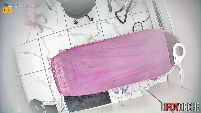 Hidden cam fixed a lady who was getting rid of pubic hair