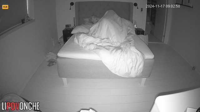Sudden doggystyle sex in the bedroom - live home video