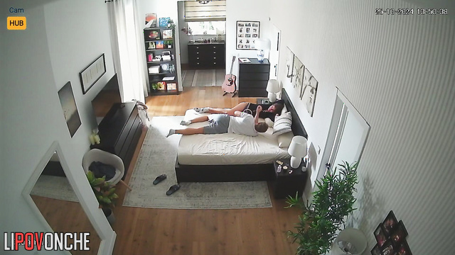 Babe making her husband hand massage (video from bedroom)