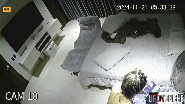 Lady with perfect ass chatting with her boy naked