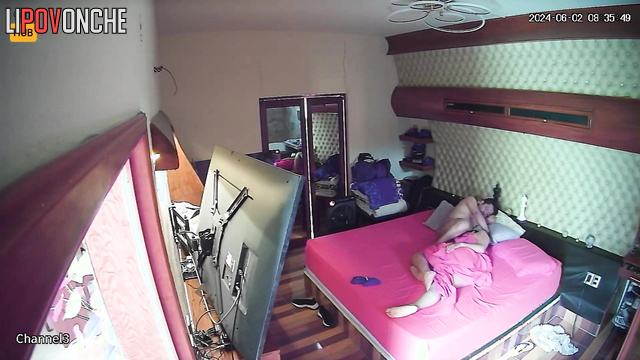 Couple was bored and they came up with a great way to have fun