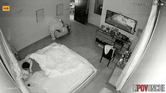 They choose sex instead of watching TV (hidden video)