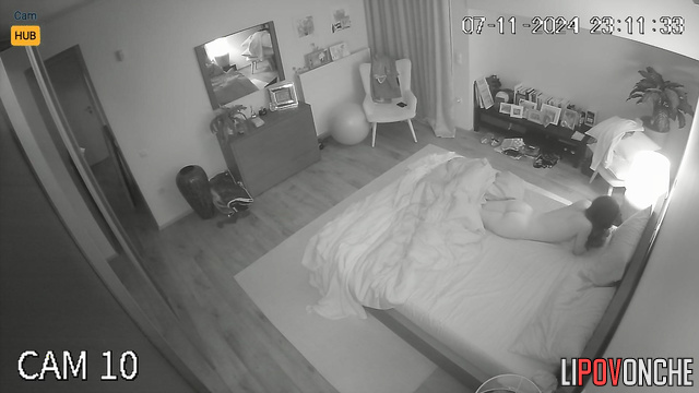 Her husband won't go to sleep without good sex for sweet dreams [couples]