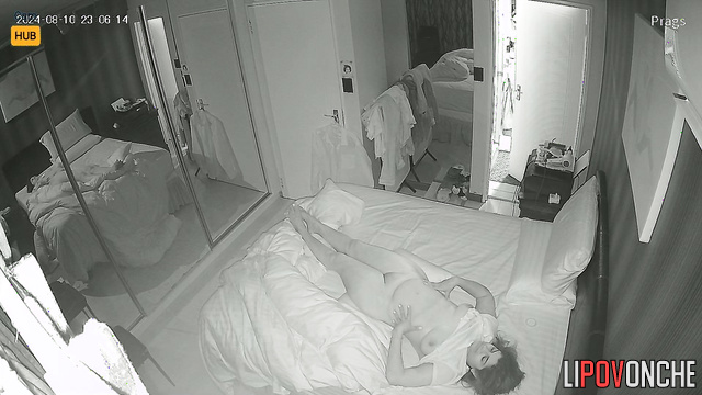 This guy loves to lick asses and pussies (hidden cam)