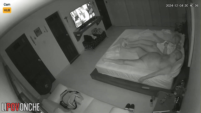 He watching tv and she sucking his cock (hot home video)