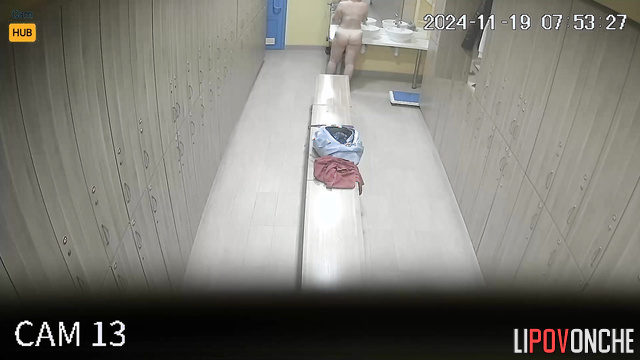 Blonde changed clothes and did not suspect that she is being filmed