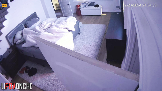 They only left bed to eat (long bedroom sex scenes)