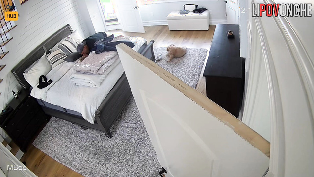 Guy using her sweet body how he likes (bedroom video)
