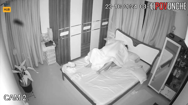 Lovers don't want this day in bed never end / watch it