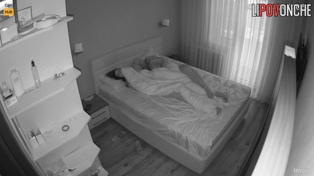 Bald lover entering her sweet (video from their bedroom)