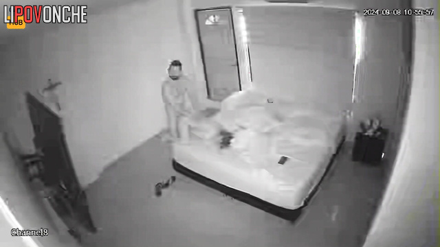 Guy is not interested in this sex, he watching TV