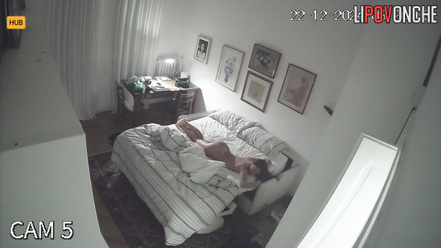 His girlfriend is given a couple of orgasms [perfect way to start a day]