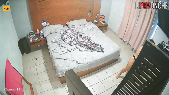 Babe cutting her nails (cute solo bedroom video)