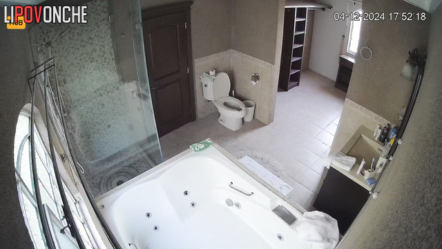 Babe peeing in the morning after loud night party