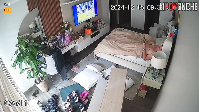 Boring tv watching ended with sensual sex / hot video