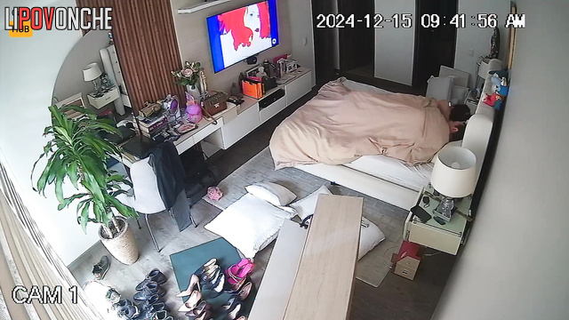 Boring tv watching ended with sensual sex / hot video