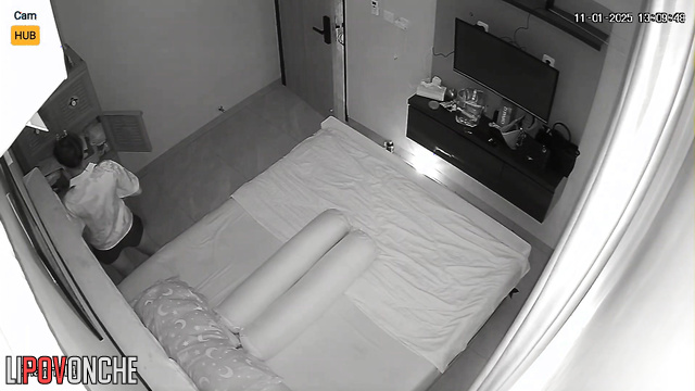 Babe made him nice handjob after intimate massage