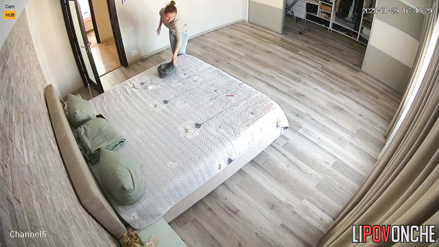 Skinny blonde masturbated before her husband's arrival