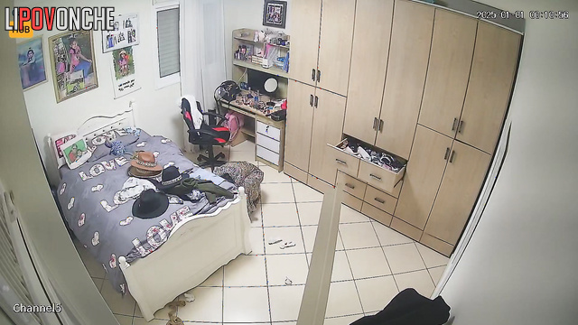 Hidden cam fixed her perfect boobs during dressing