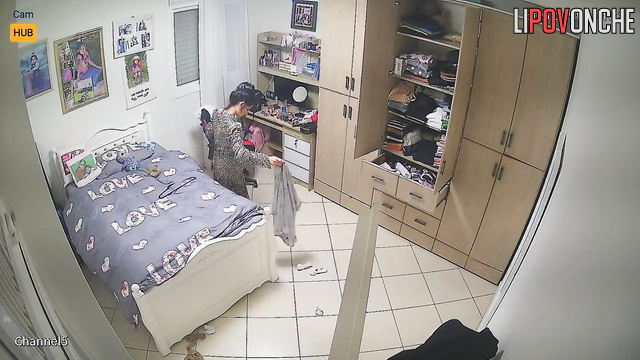 Hidden cam fixed her perfect boobs during dressing
