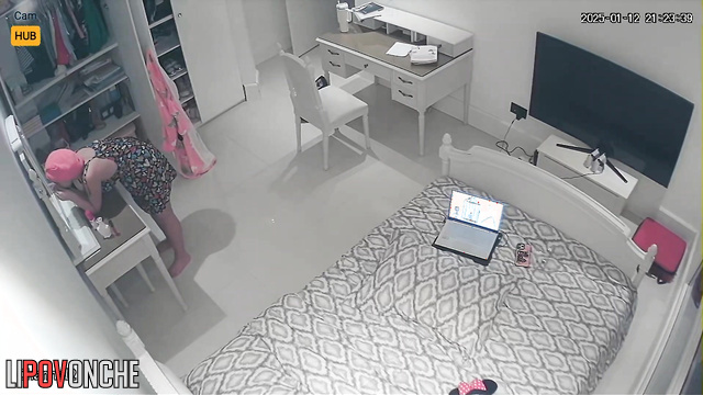 She getting dress waiting for her fucker - solo bedroom video