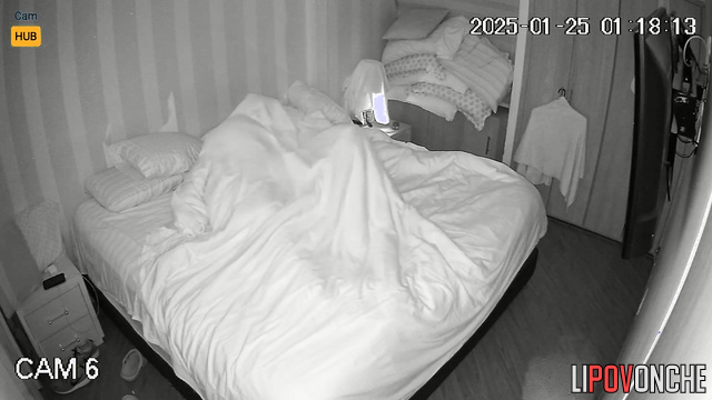 Her modset lover made her cunni under the blanket