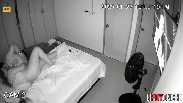 Chubby lady saddled a cock her skinny boyfriend