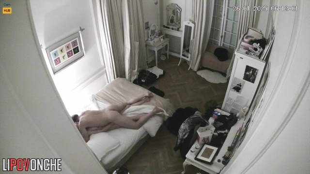 This man gives his woman maximum of pleasure with his sexual skills